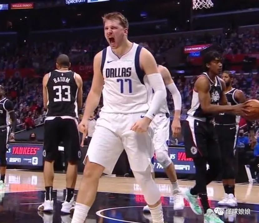 NBA湖人补时争议三分绝杀勇士终结五连胜登顶西部引热议