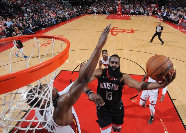 NBA季后赛首轮，哈登40分救主，76人加时逆转热火挺进次轮